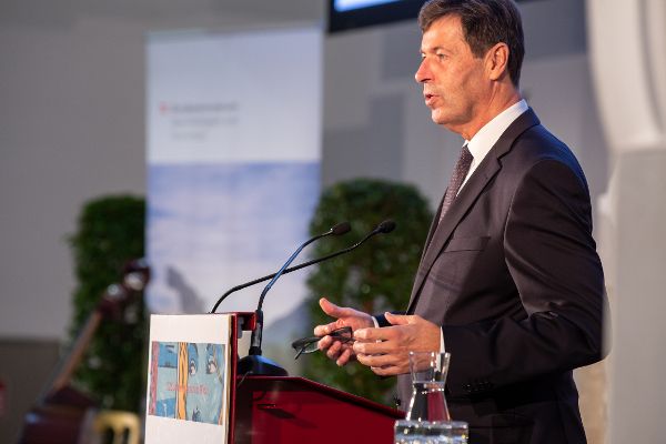 Das 125. Jubiläum des Hydrographischen Dienstes in Österreich wurde am 12.11.2019 mit einem Festakt gewürdigt. Sektionschef Günter Liebel betonte in seiner Ansprache die Wichtigkeit der Kenntnis des Wasserkreislaufes in Zeiten des Klimawandels.