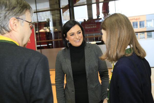Bundesministerin Elisabeth Köstinger besuchte die 6. Mitteleuropäische Biomassekonferenz in Graz und betonte den hohen Stellenwert dieses erneuerbaren Energieträgers für die regionale Wertschöpfung und den Klimaschutz.