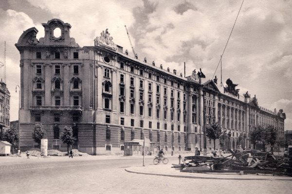 Picture of the destroyed government building after the World War 