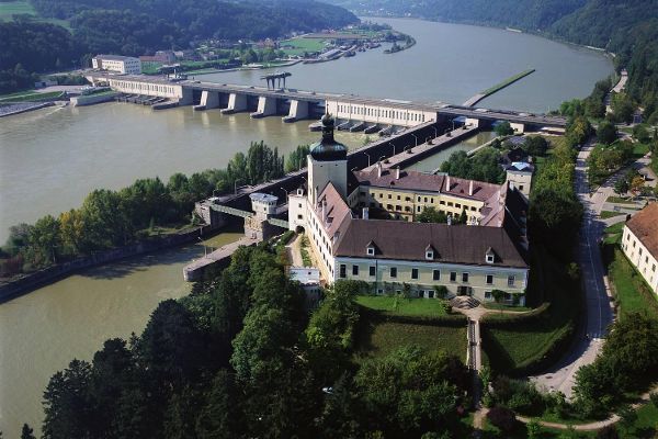 Donau bei Kraftwerk Ybbs-Persenbeug