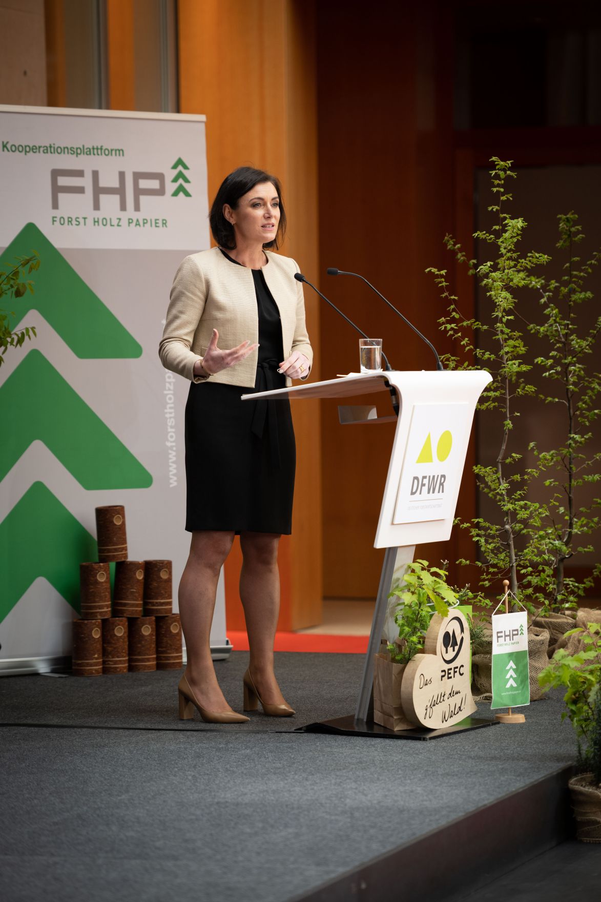 Forstwirtschaft: Bundesministerin Elisabeth K&ouml;stinger nahm am EU-Symposium &bdquo;Wald trifft Politik&ldquo; in Berlin teil.