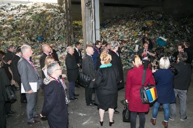 Im Zuge des informellen EU-Umweltrates in Graz besichtigten die Ministerinnen und Minister einen vorbildlichen Betrieb aus dem Bereich Abfallmanagement.