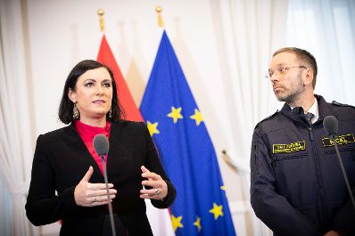 Nachhaltigkeitsministerin Elisabeth K&ouml;stinger beim Doorstep zum Ministerrat am 15. Mai 2019