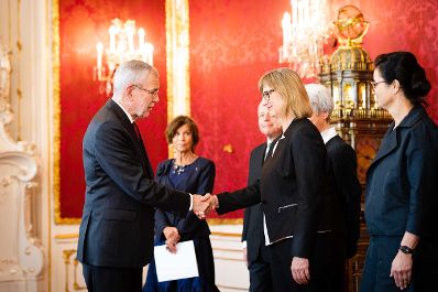 Bundespr&auml;sident Alexander Van der Bellen gelobte heute in der Hofburg die &Uuml;bergangsregierung mit DI Maria Patek als Nachhaltigkeitsministerin an.