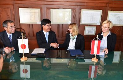 Das BMNT und die Pr&auml;fektur Nagano, Japan, haben ein Memorandum of Understanding unterzeichnet. Dabei geht es um die Zusammenarbeit und den Austausch zwischen den beiden L&auml;ndern - unter anderem zu Holz- und Forstwirtschafwirtschaft, Umwelttechnik und Tourismus.