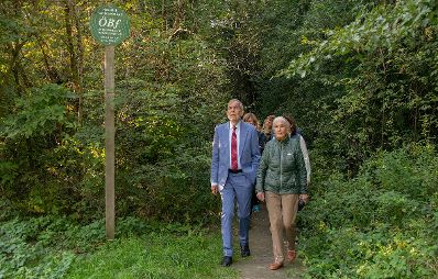 Bundespr&auml;sident Alexander Van der Bellen und Bundesministerin Maria Patek besuchten mit der renommierten Verhaltensforscherin Jane Goodall den Nationalpark Donau-Auen.