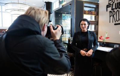 Gemeinsam mit Bundeskanzler Sebastian Kurz besuchte Tourismusministerin Elisabeth K&ouml;stinger einen Gastronomiebetrieb in Wien.