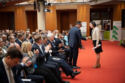 Forstwirtschaft: Bundesministerin Elisabeth K&ouml;stinger nahm am EU-Symposium &bdquo;Wald trifft Politik&ldquo; in Berlin teil.